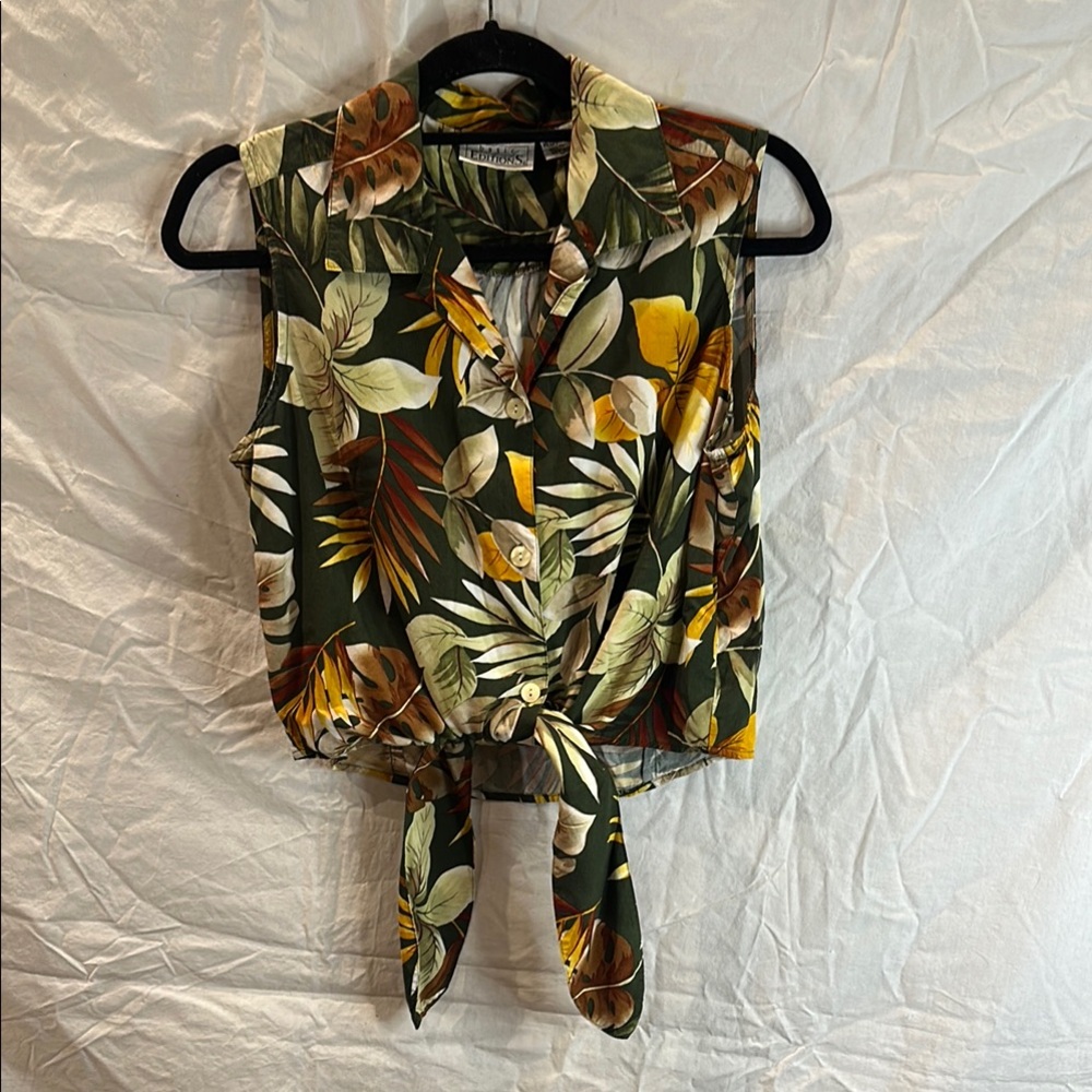 Basic Editions Black and Gold Sleeveless Blouse - MED